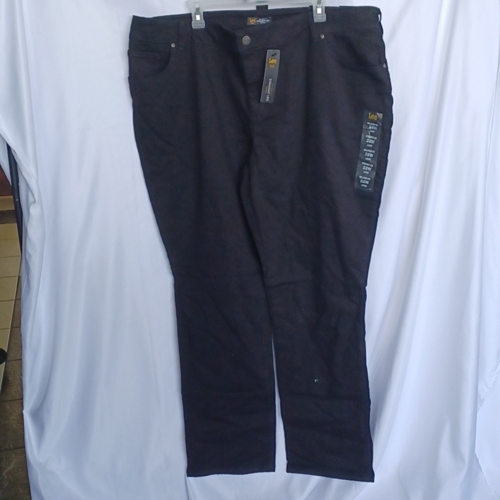 NWT Lee Plus Size Relaxed Fit Straight Leg Jean, 22W long, black